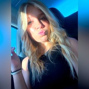 Meet your Posher, Alexis